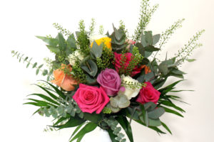 Bouquet de rosas de variados colores para cumpleaños o aniversario